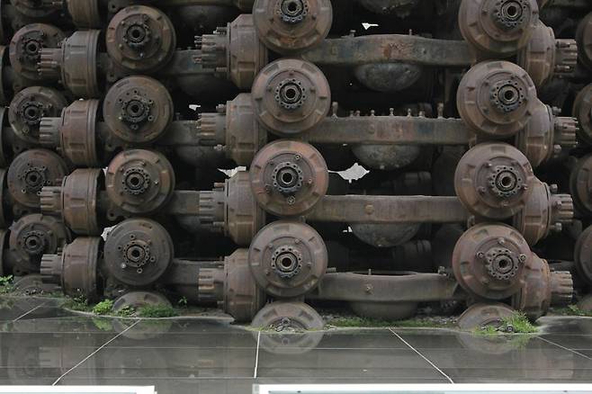 페르난데스 아르망의 '수백만 마일' 차축 재료 / 아라리오뮤지엄 제공