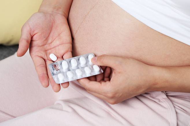 임신 중에는 NSAIDs 계열 해열·진통제를 복용하지 않도록 주의해야 한다. /​게티이미지뱅크