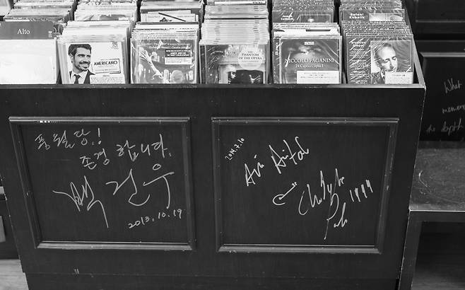 풍월당 곳곳엔 세계적인 음악가들이 남긴 흔적이 있다. 결국 이 흔적들이 우리 음악의 역사가 될 터다.