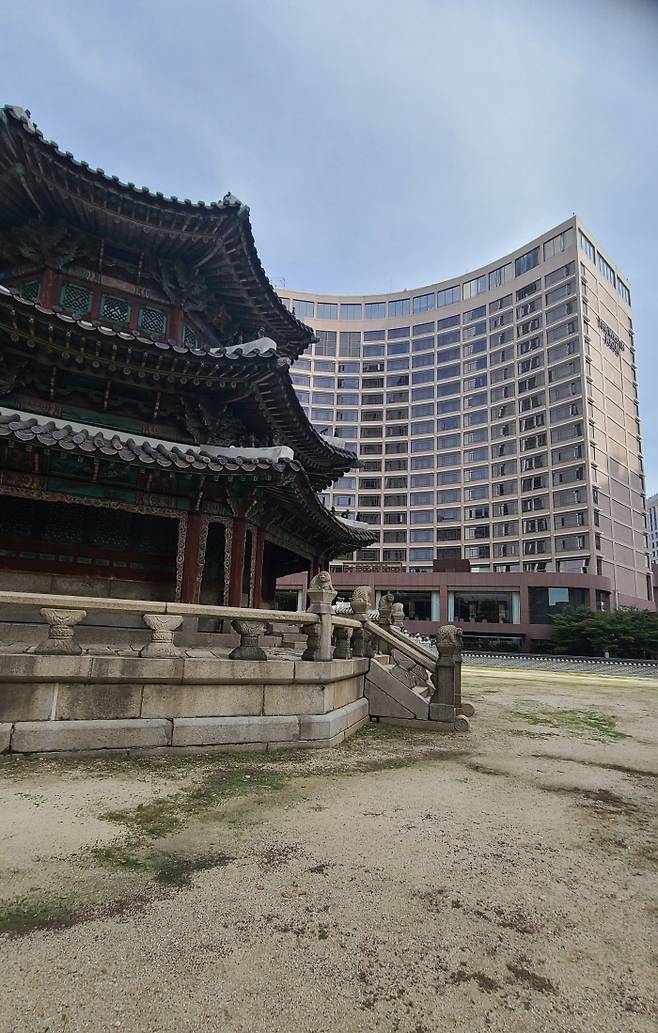 황궁우와 조선호텔 2021년. 셀수스 협동조합 제공