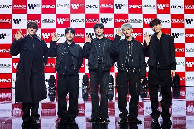 그룹 원팩트가 30일 오후 2시, 서울 강남구 일지아트홀에서 데뷔 앨범 '모멘트' 발매 쇼케이스를 열었다. 아르마다이엔티 제공