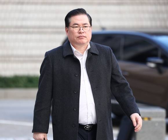 대장동 재판 출석하는 유동규 - 유동규 전 성남도시개발공사 본부장이 20일 오후 서초구 서울중앙지방법원에서 열린 대장동 개발 사업 로비·특혜 의혹 관련 1심 속행 공판에 출석하고 있다. 2023.11.20 연합뉴스