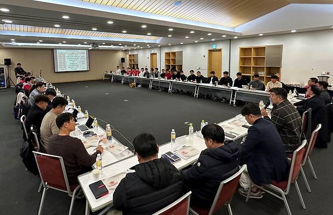 코치진, 프런트가 한자리에 모인 SSG 2024 전력 강화 세미나 [SSG 랜더스 제공. 재판매 및 DB금지]