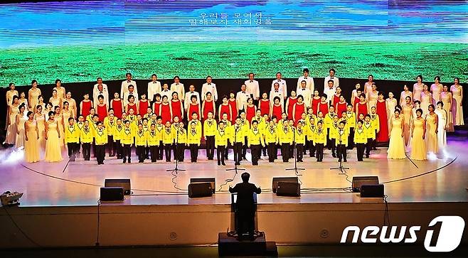 부산 수영구합창단이 공연을 하고 있다. (수영구 제공)