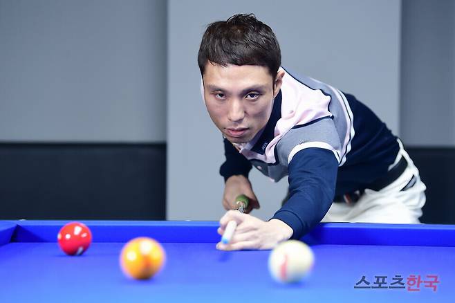 프로당구 선수 최원준이 스포츠한국과의 인터뷰에서 포즈를 취하고 있다. ⓒ이혜영 기자 lhy@hankooki.com