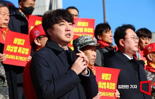 이준석 전 국민의힘 대표가 지난달 30일 국회 본관 앞에서 열린 해병대 채상병 특검법 연내 처리 촉구 기자회견에서 발언을 하고 있다. 사진=김현민 기자 kimhyun81@