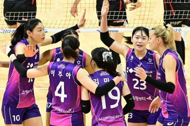페퍼저축은행에 세트 스코어 3-2 승리한 흥국생명. ⓒ 한국배구연맹