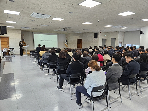 지난 29일, 30일 군청 대회의실에서 ‘2023년 양평군 야간경관 가이드라인 교육’을 실시하고 있다. [사진=양평군]