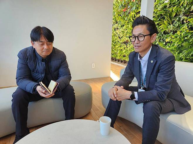 드론 실증 협업 사례를 말하는 안성호 볼로랜드 대표(왼쪽)와 김수경 울산광역시 울주군 신성장개발과 신성장산업 주무관 / 출처=IT동아