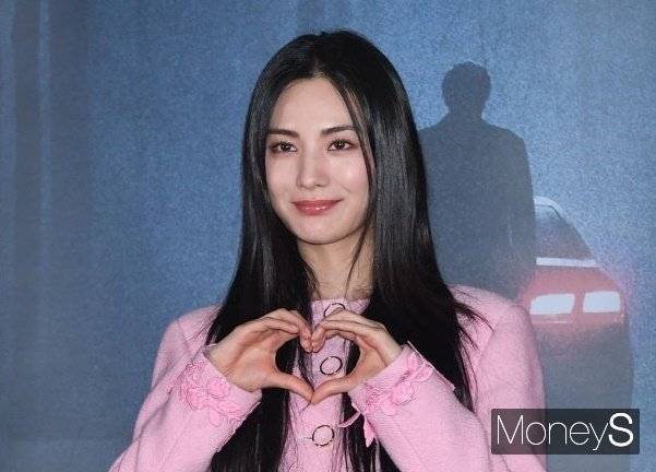 가수 겸 배우 나나가 데뷔부터 함께한 플레디스와 또 한 번의 동행을 한다. 사진은 지난해 10월  서울 광진구 자양동 롯데시네마 건대입구에서 열린 영화 '자백'(감독 윤종석) 언론시사회 및 기자간담회에 참석한 가수 겸 배우 나나. /사진=장동규 기자