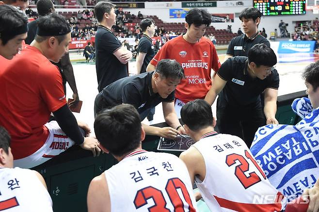 [서울=뉴시스]프로농구 울산 현대모비스 조동현 감독 (사진 = KBL 제공)