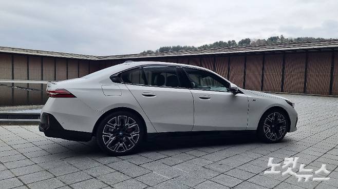 BMW 5시리즈 첫 순수 전기차 뉴 i5. 윤준호 기자
