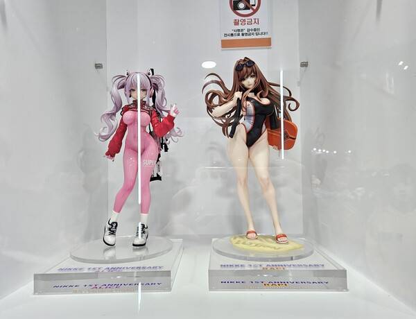 - 검수 중인 앨리스와 수영복 라피 피규어 퀄리티가 압권