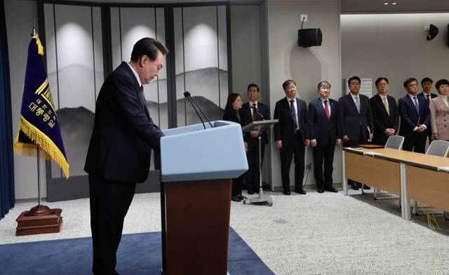 ▲윤석열 대통령이 29일 서울 용산 대통령실 청사에서 2030 엑스포 부산 유치 불발과 관련해 대국민 담화를 하고 있다. ⓒ연합뉴스