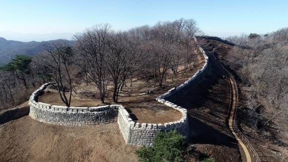 경기도 남한산성세계유산센터는 2022년 6월부터 시작한 세계유산 남한산성 외성(봉암성) 보수 공사가 완료돼 다시 개방했다. 남한산성세계유산센터 제공