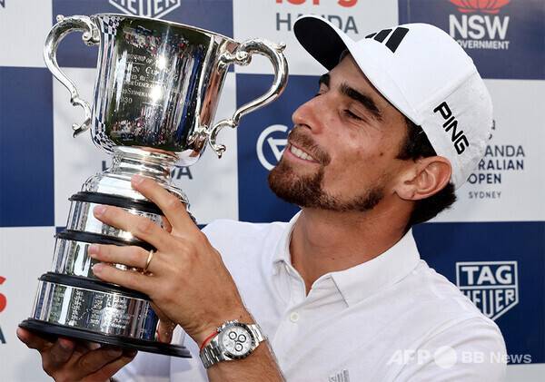 2023년 DP월드투어 ISPS 한다 호주 오픈 골프대회 우승을 차지한 호아킨 니만이 우승컵을 들고 있다. 사진제공=ⓒAFPBBNews = News1