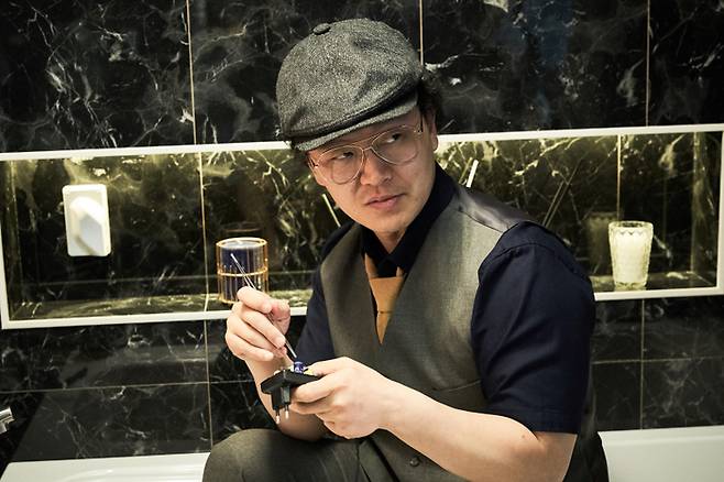 닥터장은 만길을 감전시켜 죽일 작전을 세운다. [사진 제공=더콘텐츠온]