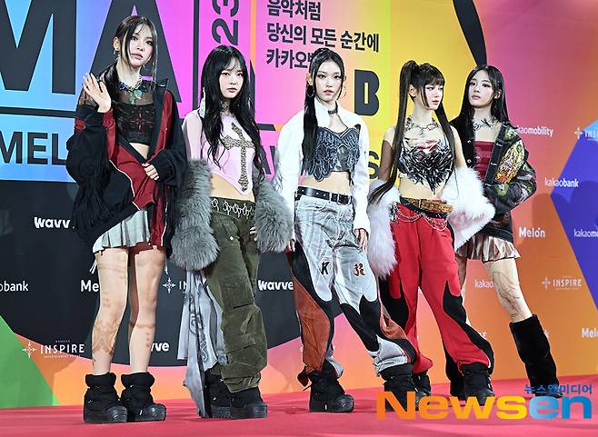 ‘온 세상이 뉴진스’ 왼쪽부터  혜인, 하니, 해린, 다니엘, 민지