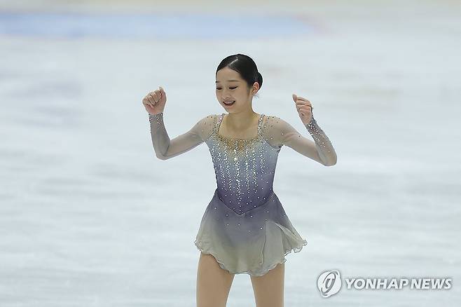 '주먹 불끈' 신지아 (의정부=연합뉴스) 임병식 기자 = 3일 의정부실내빙상장에서 열린 2023 전국남녀 피겨스케이팅 회장배 랭킹대회 프리 스케이팅 여자 시니어에서 신지아(영동중)가 경기를 마친 뒤 미소 짓고 있다. 2023.12.3 andphotodo@yna.co.kr