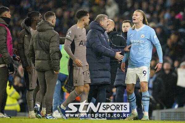 경기 후 분노한 엘링 홀란. 사진┃뉴시스/AP