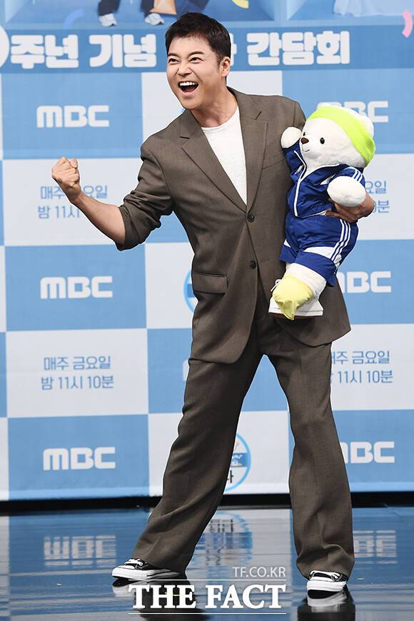전현무는 2013년부터 10년간 '나 혼자 산다'와 함께했다. 그는 '나 혼자 산다'에서 '전 회장'으로 불린다. /장윤석 기자