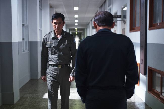 영화 ‘서울의 봄’에서 전두광과 대치하는 이태신은 배우 정우성이 연기했다.