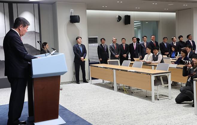 지난달 30일 김대기 대통령 비서실장이 서울 용산 대통령실 청사에서 대통령실 신임 참모진 인사에 관해 발표하던 모습 [연합]