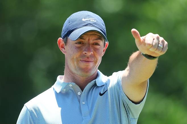 로리 매킬로이가 R&A와 USGA의 골프공 비거리 제한 움직임에 찬성하는 의견을 제시했다. 골프계 대부분 사람들이 반대하는 가운데 매킬로이는 골프의 본질과 지속가능성 회복을 위한 두 단체의 노력에 동의했다. ｜게티이미지