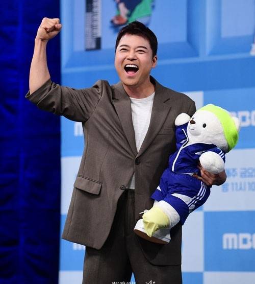 허항 PD는 ‘나 혼자 산다’가 배출한 최고의 스타로 전현무를 꼽았다. 사진 ㅣ유용석 기자
