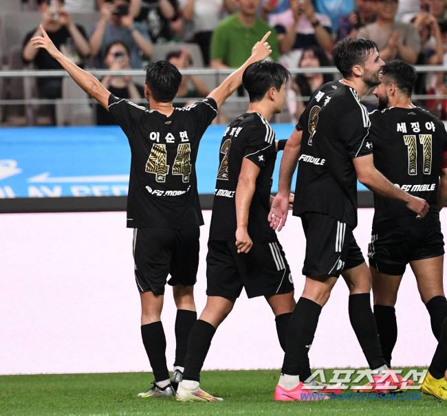 팀 K리그와 AT마드리드의 친선경기가 27일 서울월드컵경기장에서 열렸다. 팀 K리그 이순민이 추가골을 넣은 뒤 환호하고 있다. 상암=박재만 기자 pjm@sportschosun.com /2023.07.27/