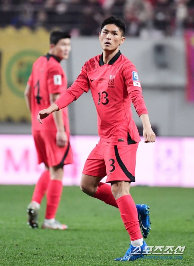 클린스만 감독이 이끄는 축구대표팀이 16일 서울월드컵경기장에서 싱가포르를 상대로 월드컵 2차 예선 경기를 펼쳤다. 경기하고 있는 이순민. 상암=송정헌 기자songs@sportschosun.com/2023.11.16/