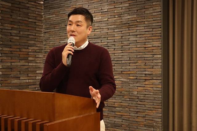 5일 경기도 분당구에서 열린 2023년 위메이드플레이 송년회에서 이 회사 이호대 대표가 내년 회사 비전을 발표하고 있다. /위메이드플레이