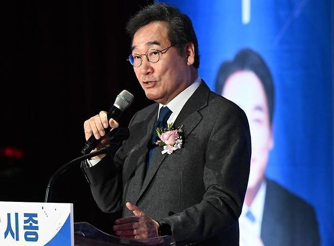 이낙연 전 더불어민주당 대표가 지난 3일 오후 광주 광산구 남부대학교 협동관에서 박시종 전 청와대 선임행정관의 출판기념회에 참석, 축사를 하고 있다.ⓒ뉴시스