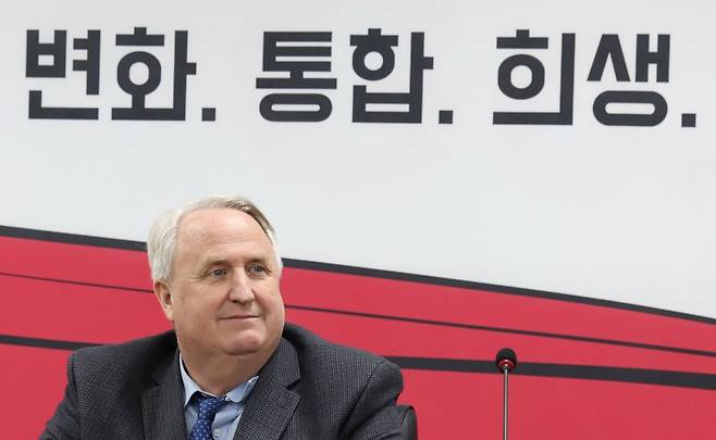 인요한 국민의힘 혁신위원장이 지난달 30일 오전 서울 여의도 국민의힘 당사에서 열린 '국민과 함께 혁신위원회 제11차 전체회의'에 참석해 있다. 사진=뉴시스