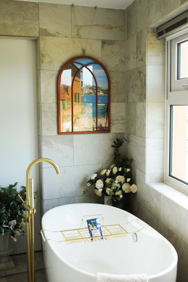 한경면 마을 숙소 '저지멘션'의 유럽풍 욕실. 제주관광공사 제공