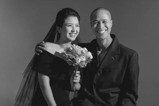 다문화 출신 축구선수 겸 패션모델 강수일이 9일 한 살 연하의 신부 김보련 씨와 화촉을 밝힌다. 사진 강수일