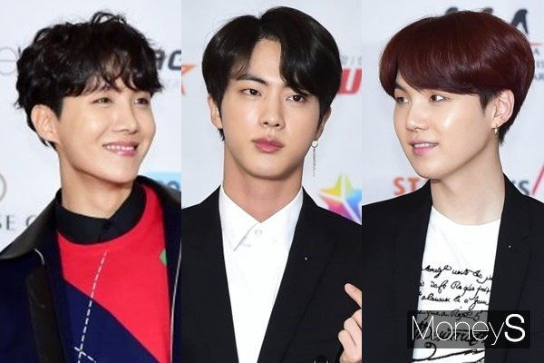 방탄소년단 맏형 진, 제이홉, 슈가는 현재 복무중이다. 사진은 지난 2018년  인천광역시 중구 파라다이스시티 아트스페이스플라자에서 진행된 '2018 Asia Artist Awards(아시아 아티스트 어워즈, 이하 AAA)의 레드카펫 행사에 참석한 그룹 방탄소년단 제이홉, 진, 슈가(왼쪽부터). /사진=임한별 기자