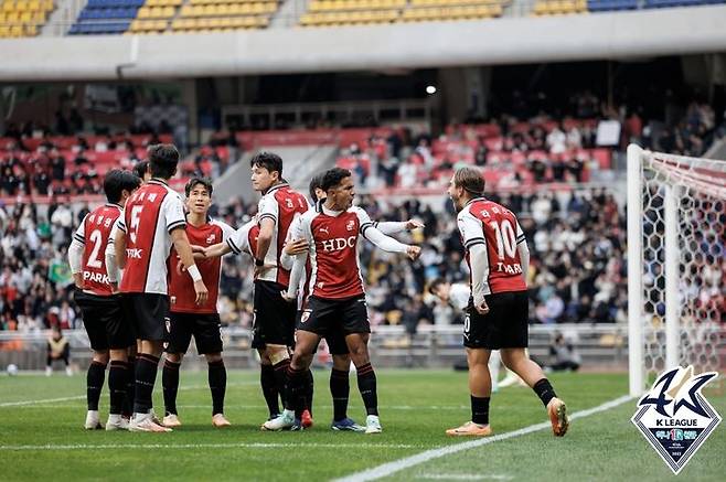 [서울=뉴시스]K리그2 부산 아이파크. (사진=프로축구연맹 제공)