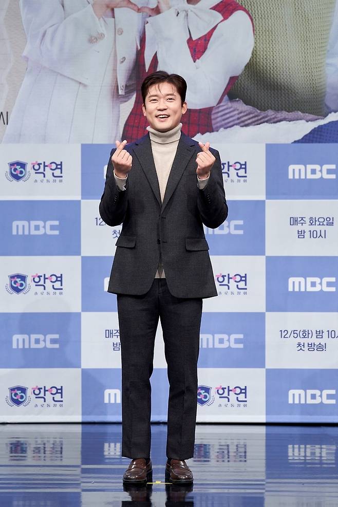 MBC 김대호 아나운서가 5일 오후 서울 상암동 MBC에서 열린 새 예능 ‘솔로동창회-학연’ 제작발표회에 참석해 포즈를 취하고 있다. 사진 MBC