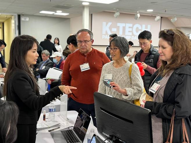 美 실리콘밸리서 수출상담회 열려 (새너제이=연합뉴스) 김태종 특파원 = 4일(현지시간) 미국 실리콘밸리가 있는 새너제이의 실리콘밸리무역관에서 열린 수출테크 기업의 수출을 지원하기 위한 'K-테크 파트너십 데이' 모습. 2023. 12. 5. taejong75@yna.co.kr