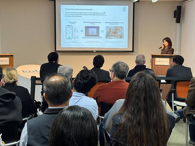 "우리 기업이 가진 기술은요…" (새너제이=연합뉴스) 김태종 특파원 = 4일(현지시간) 미국 실리콘밸리가 있는 새너제이의 실리콘밸리무역관에서 열린 수출테크 기업의 수출을 지원하기 위한 'K-테크 파트너십 데이'에서 기술을 선보이는 모습. 2023. 12. 5. taejong75@yna.co.kr