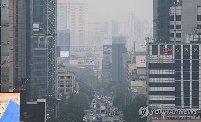 초미세먼지 농도가 나쁨 수준일 때 서울 도심 모습. [연합뉴스 자료사진]