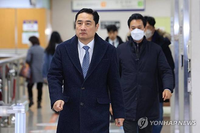 선고 공판에 출석하고 있는 강용석 변호사 [사진출처=연합뉴스]