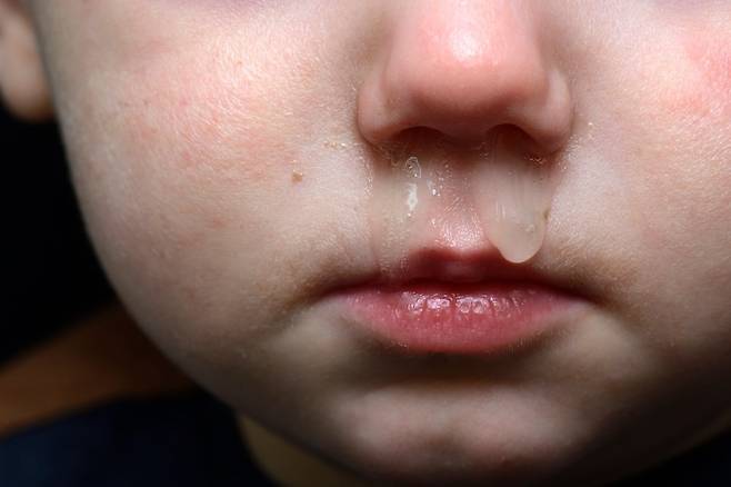 의외로 목뒤로 넘어간 콧물을 입으로 뱉어내지 않고, 삼키는 경우가 있다./사진=클립아트코리아