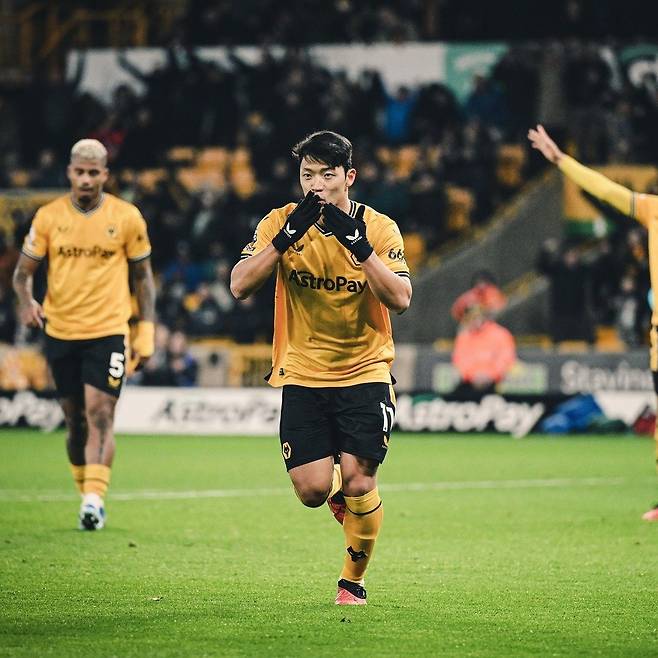 울버햄턴 황희찬이 6일(한국시간) 몰리뉴 스타디움에서 벌어진 번리와 홈경기 전반 42분 선제 결승골을 터트리며 팀의 1-0 승리에 앞장섰다. 팀의 2연패를 끊는 회심의 한방이었다. 사진출처 | 울버햄턴 원더러스 페이스북