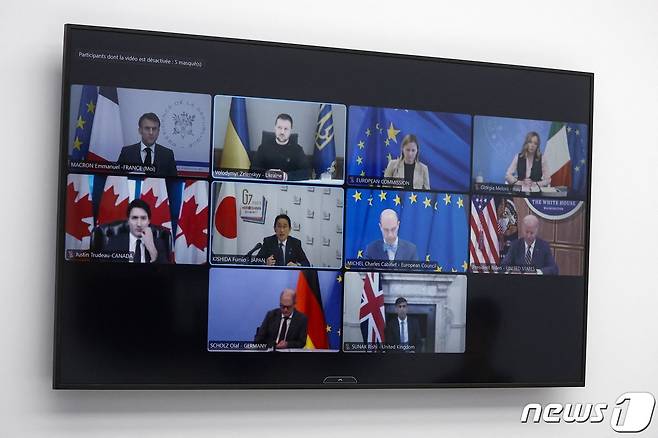 6일(현지시간) 프랑스 파리 엘리제궁에서 주요7개국(G7) 정상회의가 화상으로 이뤄지는 모습. 이날 G7 정상들은 우크라이나 전쟁, 중동 정세 등을 논의했다. 23.12.06 ⓒ AFP=뉴스1 ⓒ News1 김예슬 기자