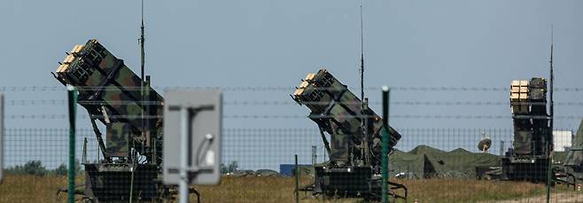 우크라이나 국경에서 60여Km 떨어진 폴란드 동남부 지역인 제슈프-야시온카 공항에 북대서양조약기구(나토ㆍNATO) 전력 중 하나인 미군의 대공미사일 패트리엇 PAC-3, PAC-2 미사일이 배치돼 있다./연합뉴스