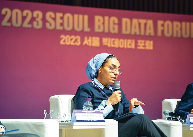 발표 뒤 토론에 참여한 다오우 연구원.