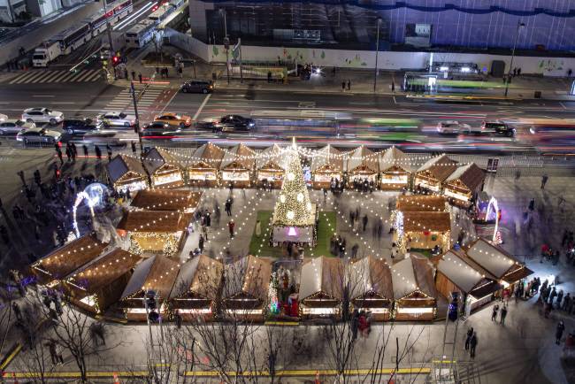 지난해 시범사업으로 운영된 광화문광장 마켓 전경.