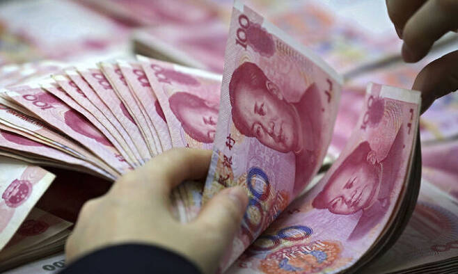 중국 위안화 지폐. AP뉴시스